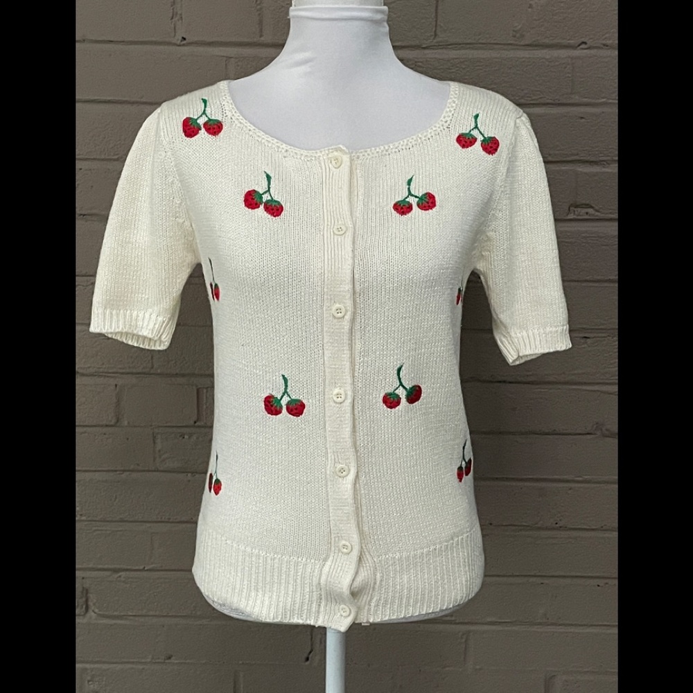Vintage Strawberry print ivory cardigan S-M